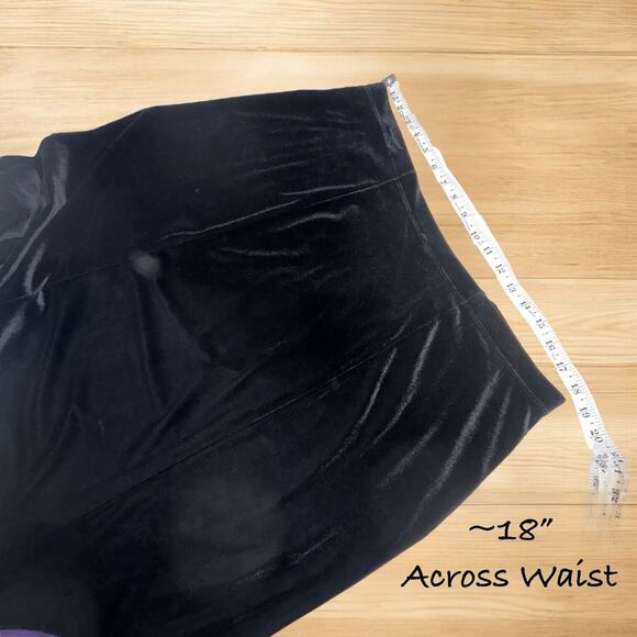 Vintage Black Velvet Midi Skirt XL Pull On Stretch Neutral Minimalist - Picture 4 of 11